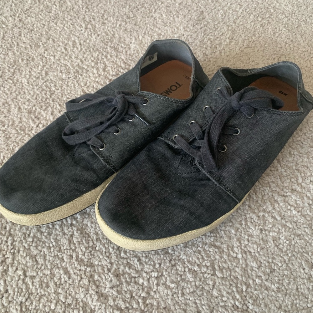 TOMS Men's Black and Cream Sneakers